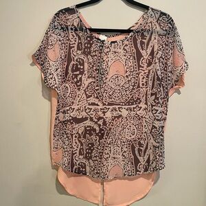 💚Super cute Size Large Peach color Francesca top blouse Versatile Stylish NWT